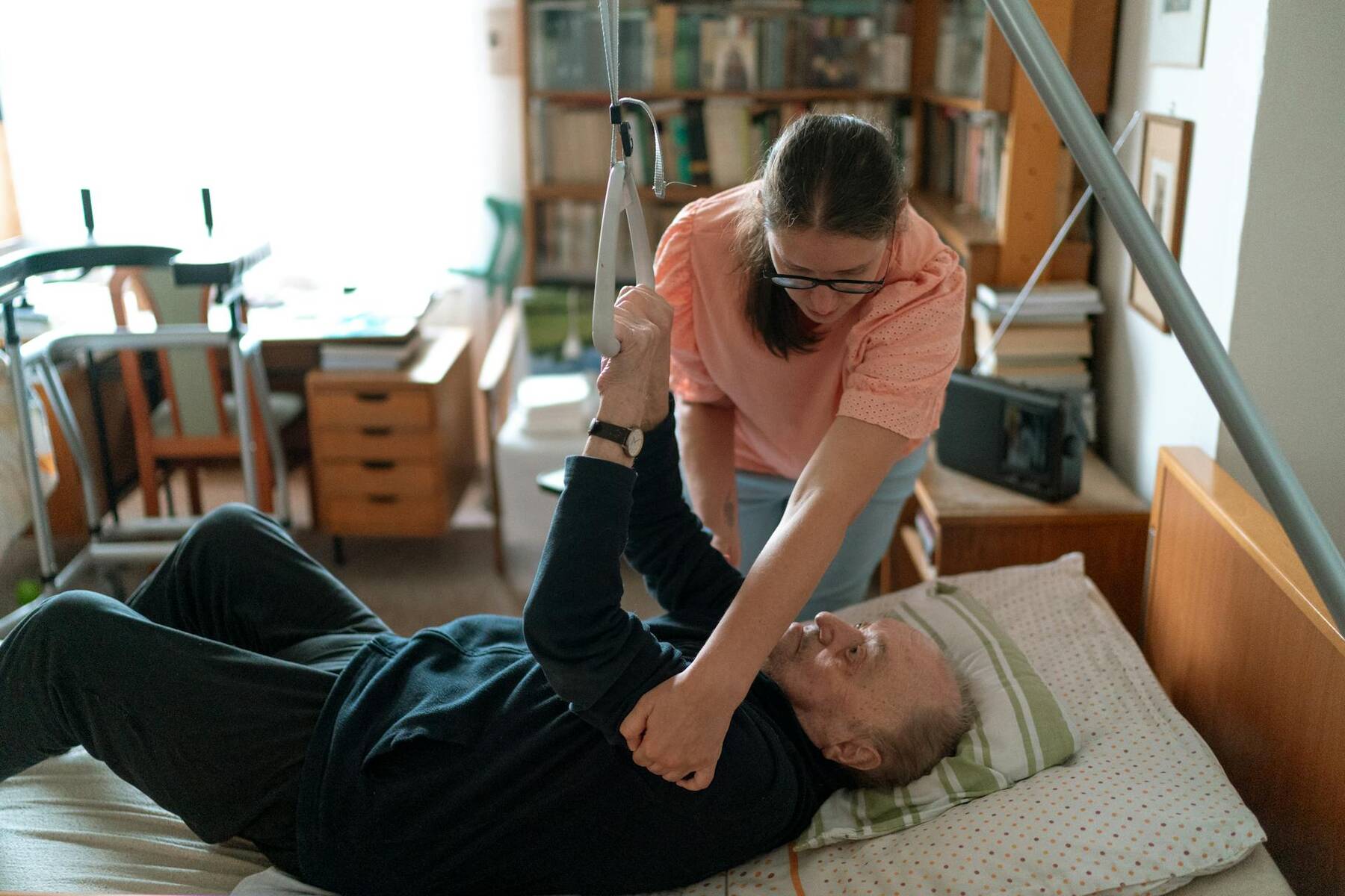 How to Improve Home Health Caregiver Retention: Expert Insights